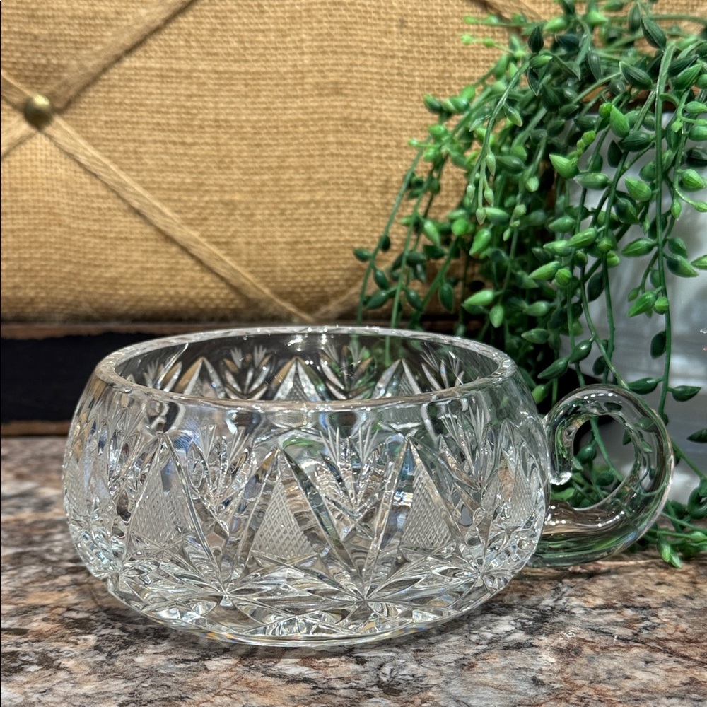 Crystal soup bowl with handle